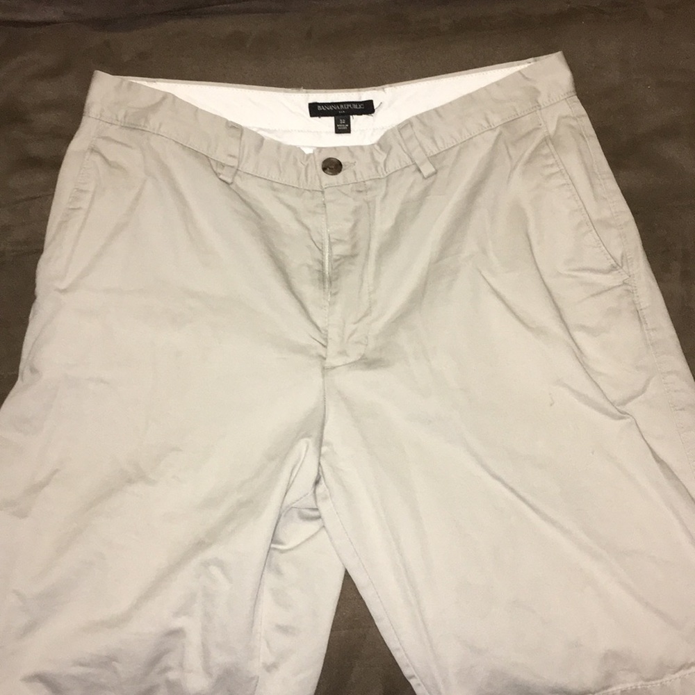 Light tan banana Republic shorts